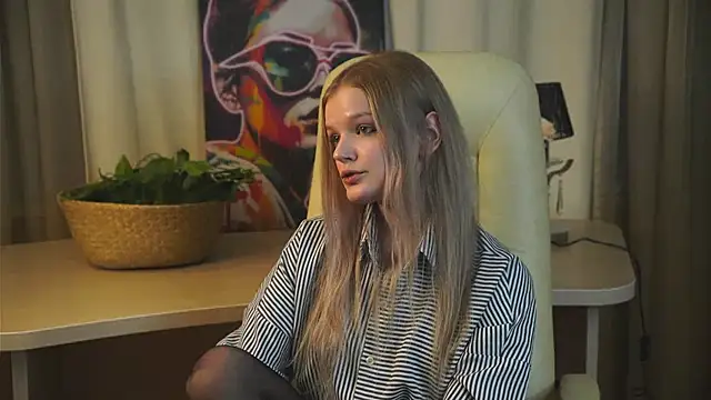 BrennaTout online show from October 28, 12:22 pm