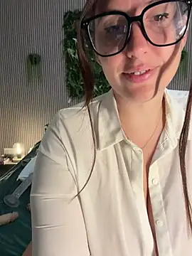 MysteryGirl   online show from May 21, 7:28 am