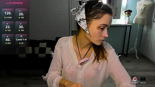 Hana Flo  online show from December 15, 2:33 pm