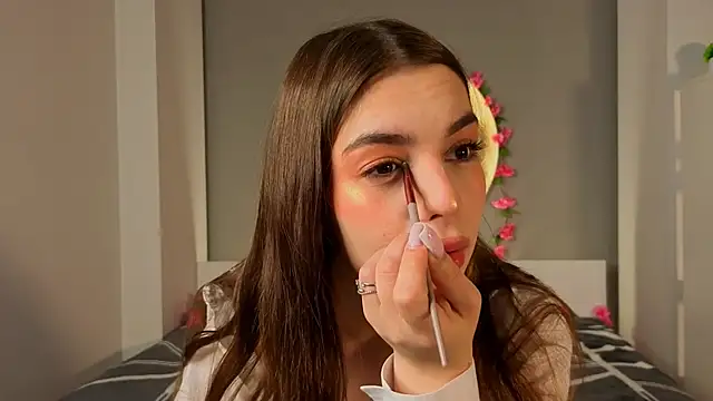 LauraHansil online show from February 12, 6:04 am