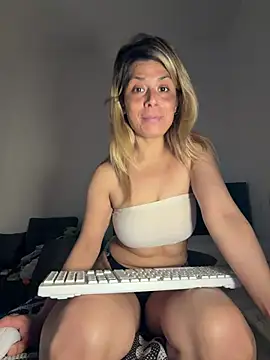 Romy-R-O online show from July 17, 4:32 pm