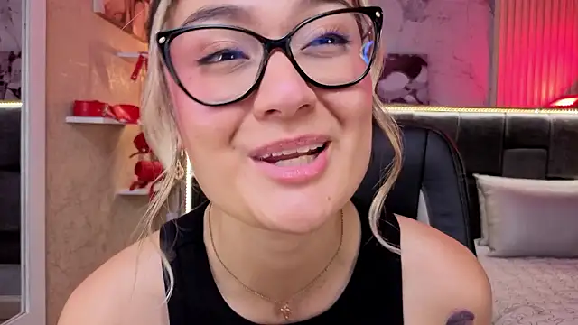 Im-Lola online show from January 17, 9:55 pm