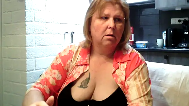 Sylviastar46 online show from May 4, 9:02 am
