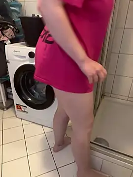 Teeny-Slut18 online show from May 24, 6:01 am