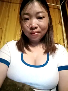 julybe online show from May 3, 3:37 pm