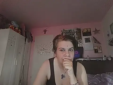 Carolineisback online show from June 18, 3:17 pm