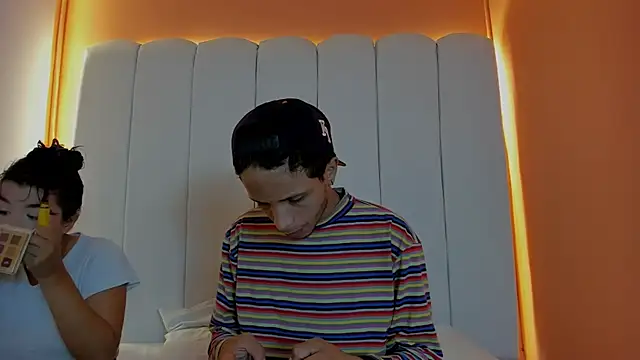 DamianandEva online show from December 19, 1:25 pm