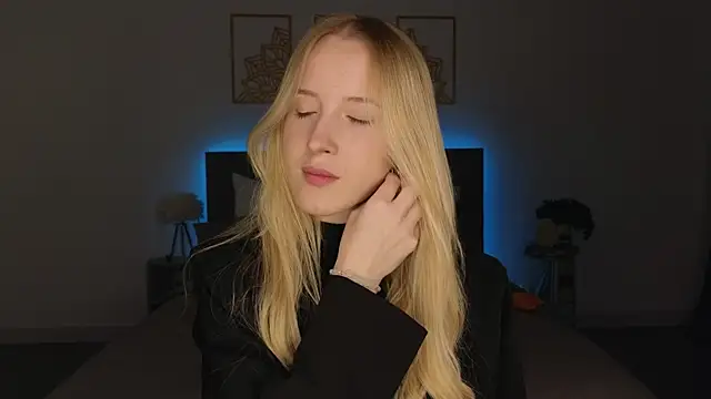 adele armass online show from May 14, 9:20 pm