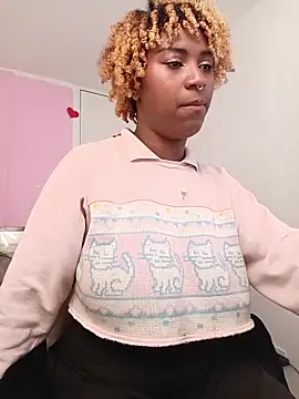 EvonyFoxxx online show from April 4, 10:19 pm