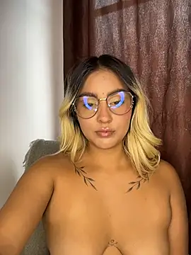 Elina Hills online show from May 5, 7:17 pm