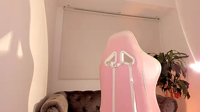 eva  s online show from May 16, 1:52 am
