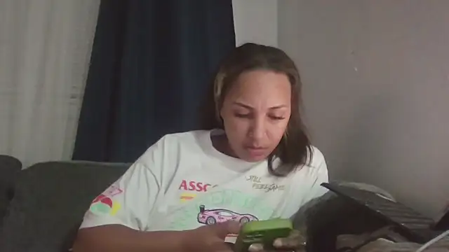 prettylildes online show from November 25, 2:14 am