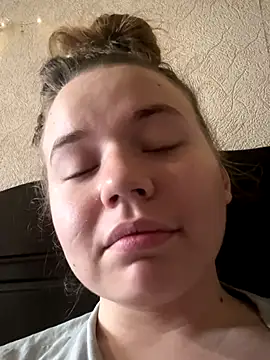 AvaMolls online show from October 31, 8:18 am