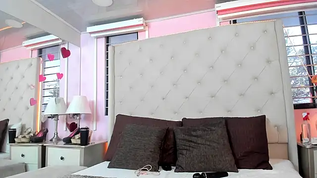 scarlett leblanc  online show from May 16, 2:05 pm