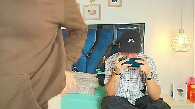 Zoe And Dylan  online show from February 19, 12:48 pm