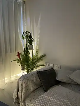 HotLdyllic online show from April 3, 3:21 pm