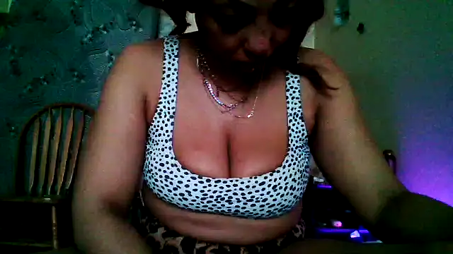 Juicyapplecandy online show from June 24, 6:29 pm
