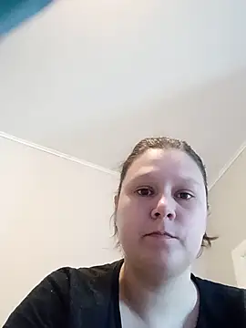 GlitterAuburn online show from June 1, 1:02 pm