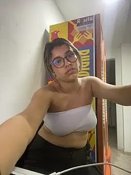 liahot69 online show from May 18, 4:07 am