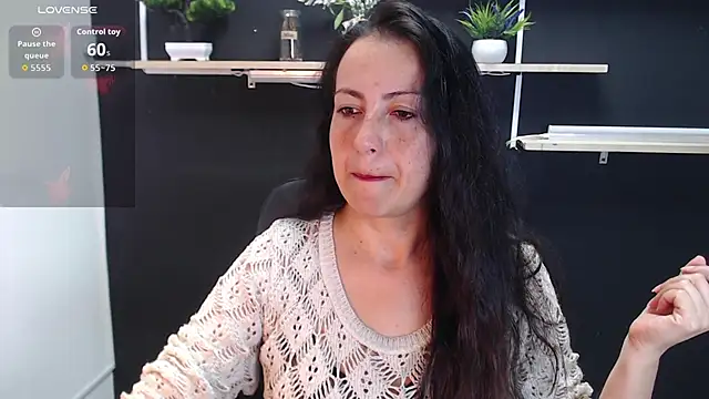 Lauryn Jones online show from May 13, 5:51 pm