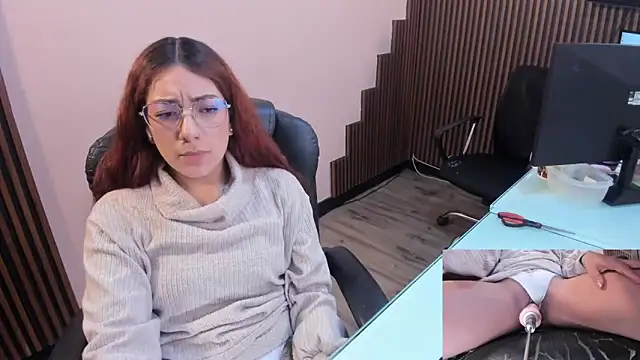 desk desire online show from December 18, 3:06 pm