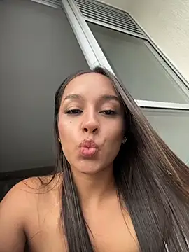 Brunettecollins05 online show from May 23, 10:30 pm