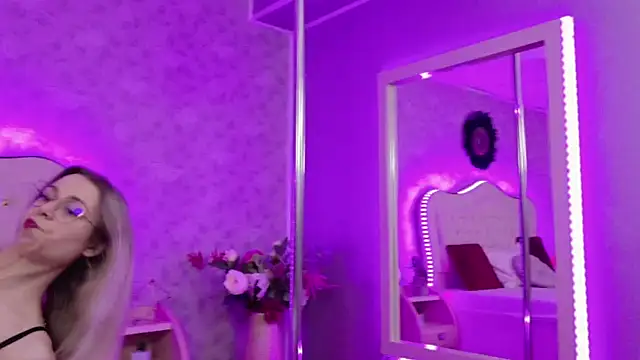 GracieCute online show from May 21, 3:59 am