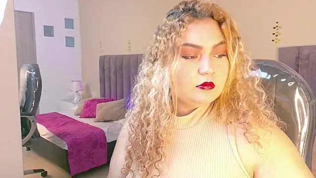 Sweet Rosee  online show from December 17, 1:15 pm