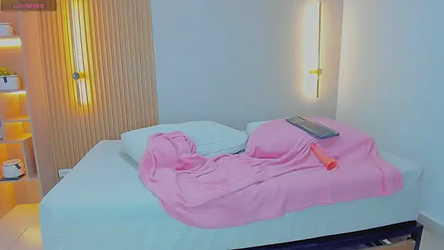 alika voss online show from November 18, 4:02 am