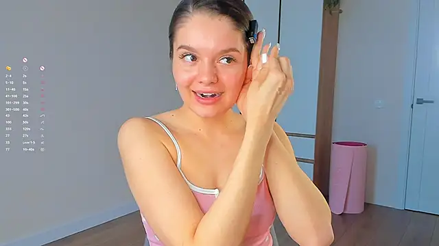 Xo Laura online show from May 12, 1:40 pm