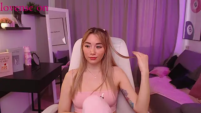 Rosie Mac online show from April 30, 1:22 am