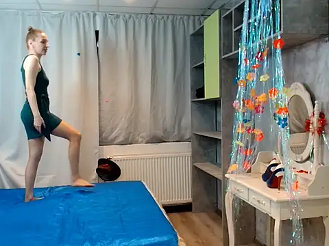 AnneDevrim online show from March 31, 5:51 am