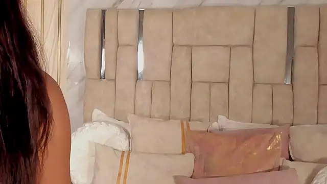 emilyoliver online show from March 19, 12:48 am