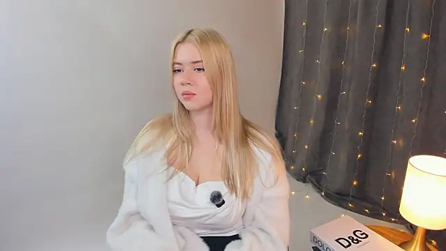 MichelinaRiff online show from November 14, 2:06 pm