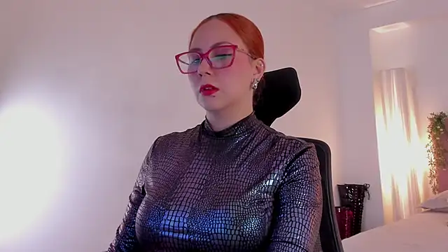 MistressErza online show from June 16, 7:04 pm