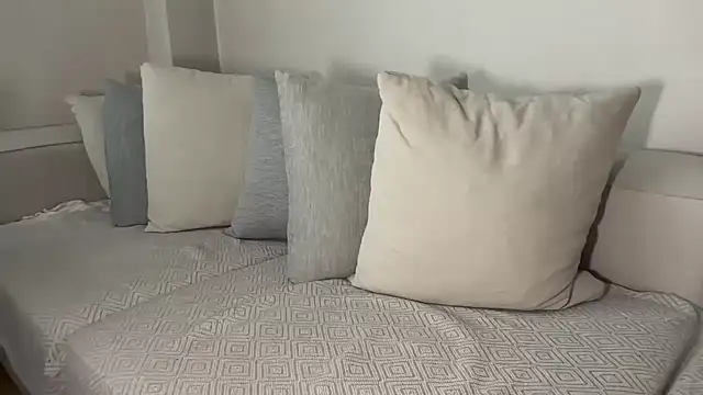 PLAYMATE6373 online show from April 7, 11:34 am