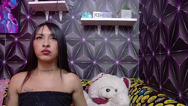 Queen-Roose online show from November 6, 1:06 pm