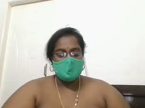 hootypriya online show from November 8, 9:09 pm