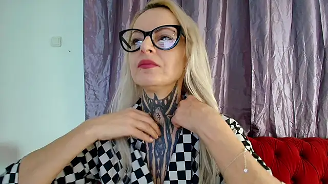 TattooTemptress online show from November 29, 5:11 am