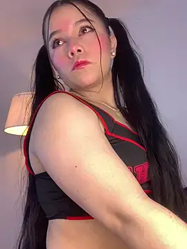 violettabond online show from May 19, 12:45 pm