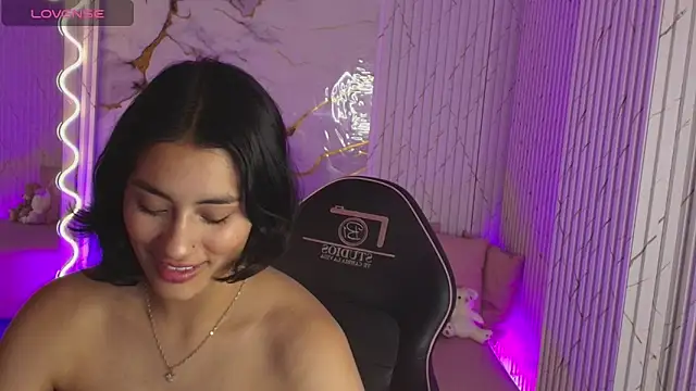 PEACHY TAY online show from March 24, 11:59 am