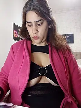 nahiarabiel33 online show from May 22, 8:29 pm