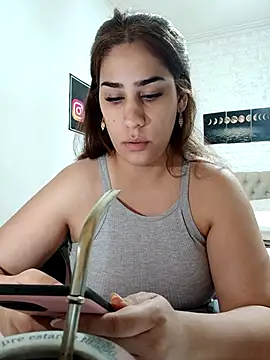 nahiarabiel33 online show from December 3, 2:41 pm