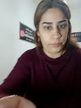 nahiarabiel33 online show from May 4, 7:28 pm