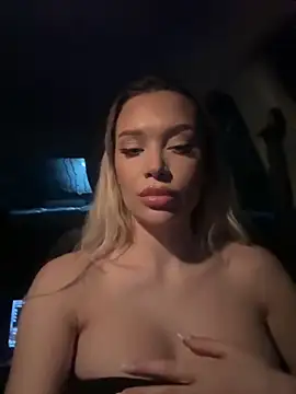 GirlsMia  online show from November 17, 6:30 pm