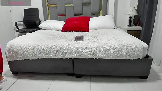 CatleyaSmith online show from January 15, 12:00 pm