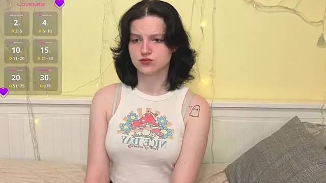 LatinaHuguenin online show from December 16, 7:03 am