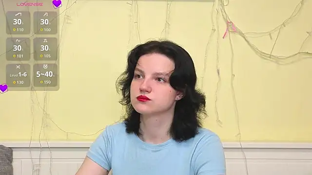 LatinaHuguenin online show from December 18, 7:02 am