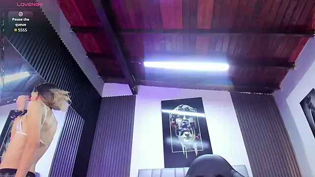 Caitlyn-Joness  online show from April 1, 7:44 pm