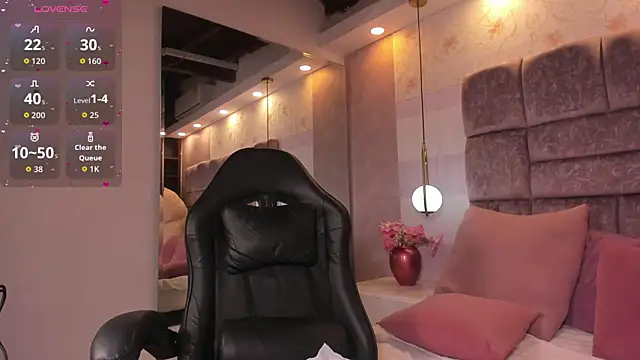 danielamonet online show from May 18, 6:19 am
